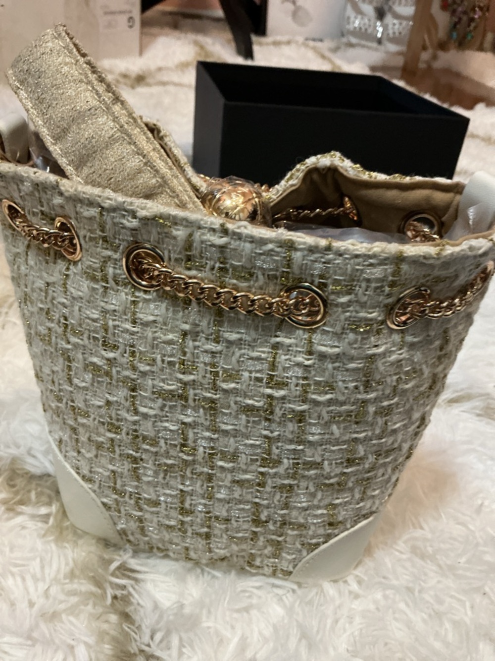GWP CHANEL White and Gold Tweed Mini Bucket Bag - Picture 3 of 5